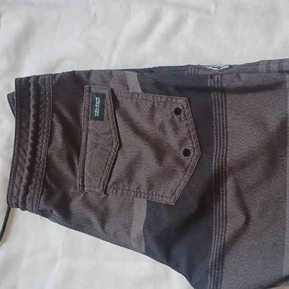 Volcom - Picture 4 of 4